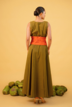 Sleeveless Olive Dress With Contrast Belt - Image 5